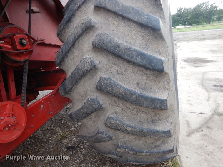 image for item FT9060 International 1480 combine