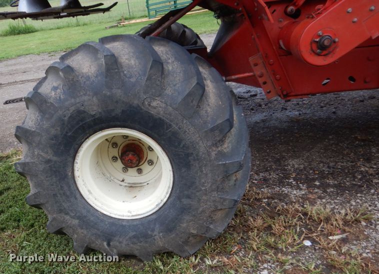 image for item FT9060 International 1480 combine