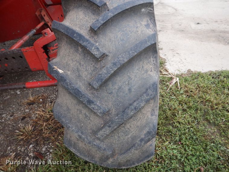 image for item FT9060 International 1480 combine