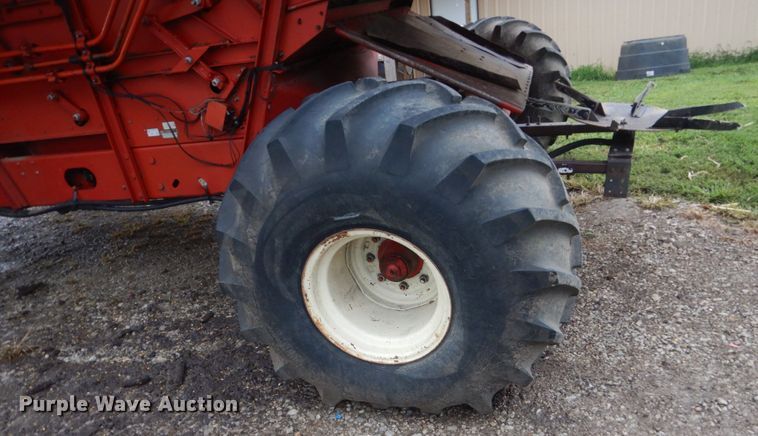 image for item FT9060 International 1480 combine