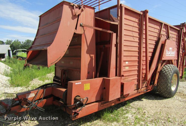 image for item GQ9081 Hesston StakHand 60A bale stacker