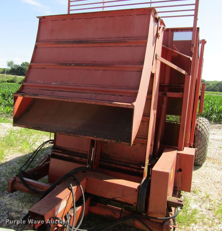 image for item GQ9081 Hesston StakHand 60A bale stacker