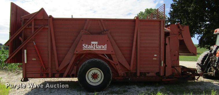 image for item GQ9081 Hesston StakHand 60A bale stacker