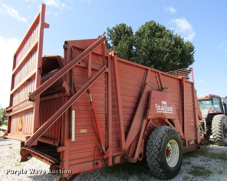 image for item GQ9081 Hesston StakHand 60A bale stacker