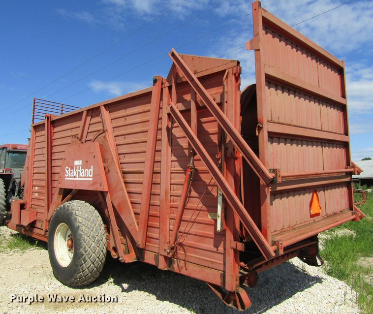 image for item GQ9081 Hesston StakHand 60A bale stacker