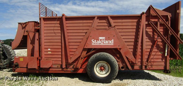 image for item GQ9081 Hesston StakHand 60A bale stacker