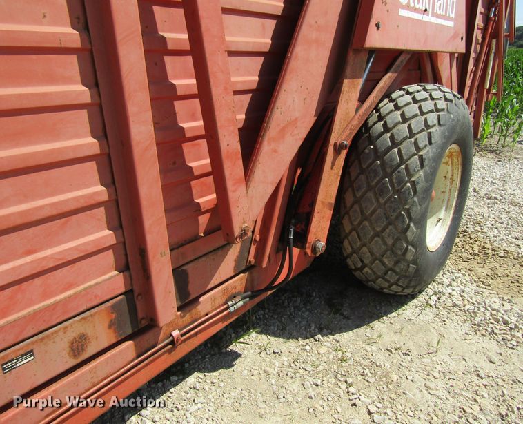 image for item GQ9081 Hesston StakHand 60A bale stacker