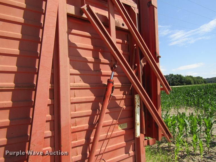 image for item GQ9081 Hesston StakHand 60A bale stacker