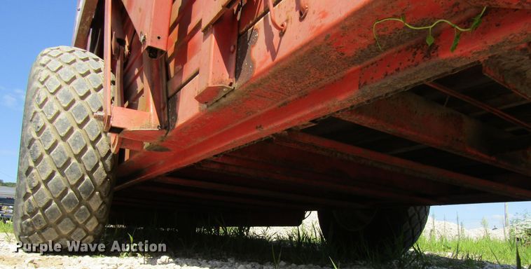 image for item GQ9081 Hesston StakHand 60A bale stacker