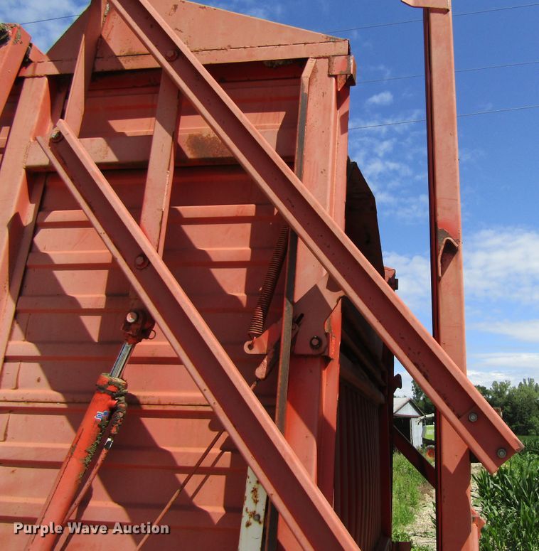 image for item GQ9081 Hesston StakHand 60A bale stacker