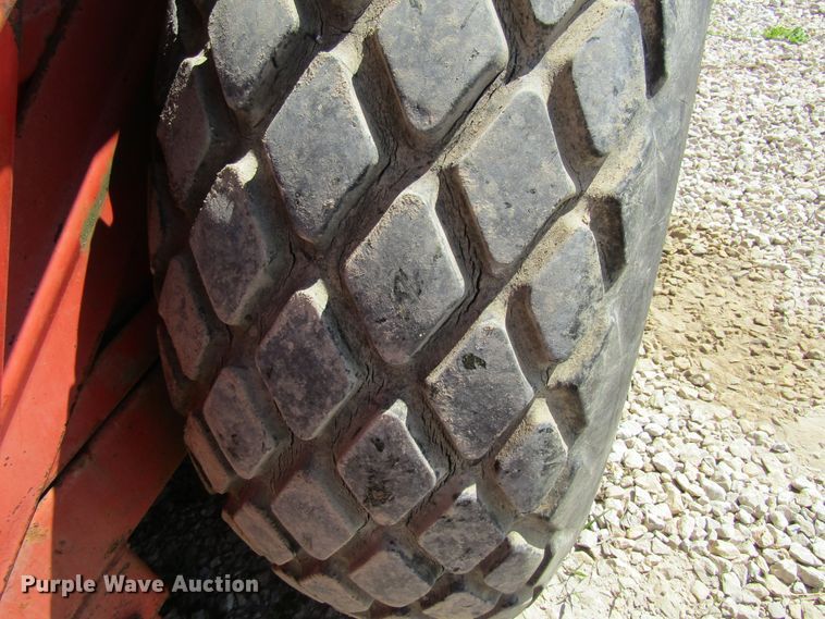 image for item GQ9081 Hesston StakHand 60A bale stacker