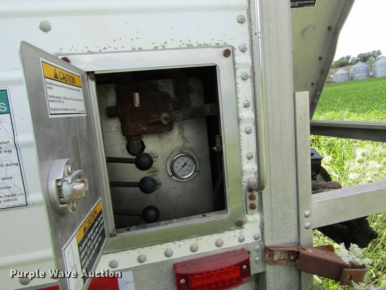 image for item GQ9082 2007 Wilson DWBT-600 live bottom trailer