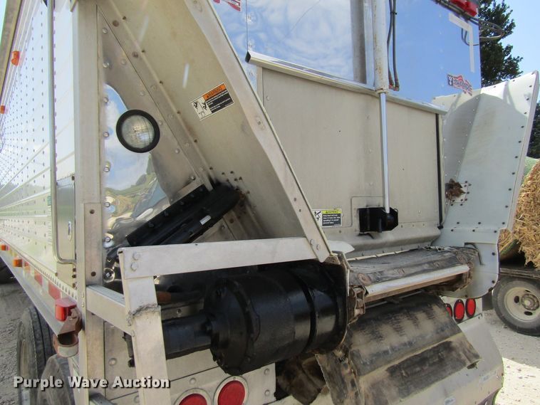 image for item GQ9082 2007 Wilson DWBT-600 live bottom trailer