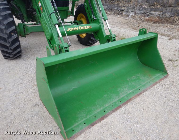 image for item GV9198 2013 John Deere 6115D  MFWD tractor