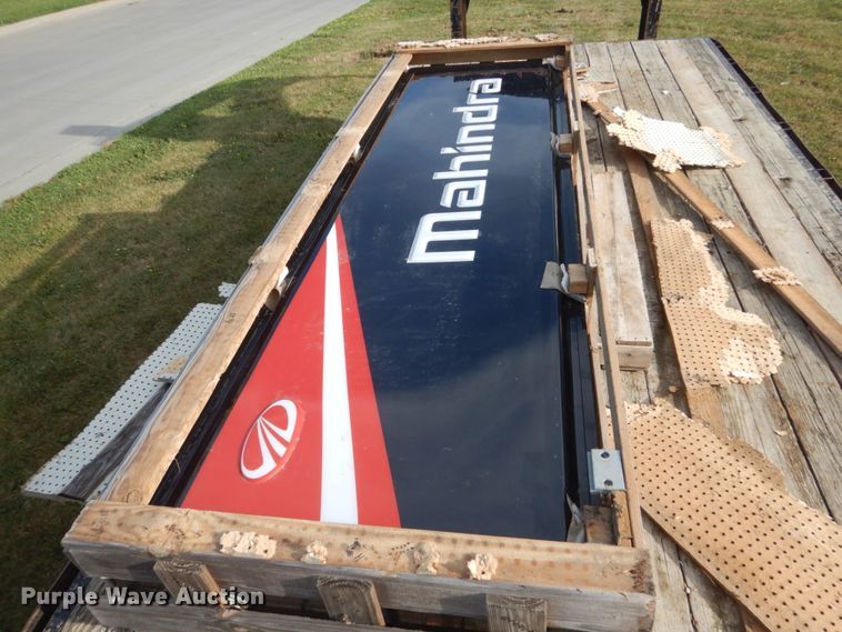 image for item GX9189 Mahindra lighted sign