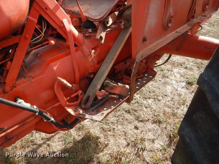 image for item GX9192 Allis Chalmers D17  tractor