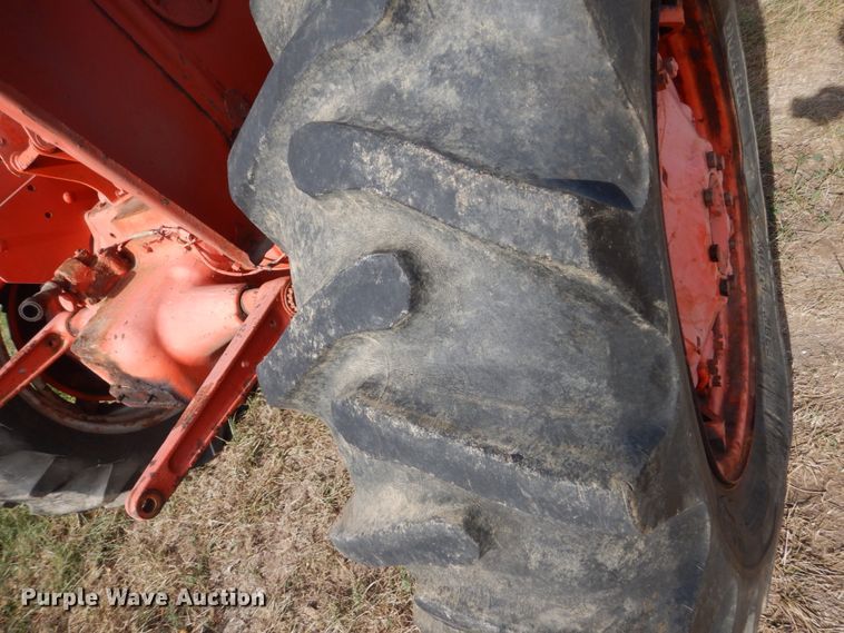 image for item GX9192 Allis Chalmers D17  tractor
