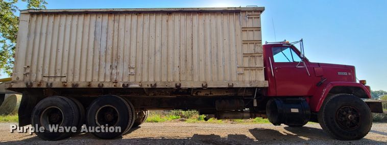 image for item GY9505 1979 GMC Brigadier  grain truck