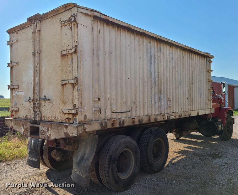 image for item GY9505 1979 GMC Brigadier  grain truck