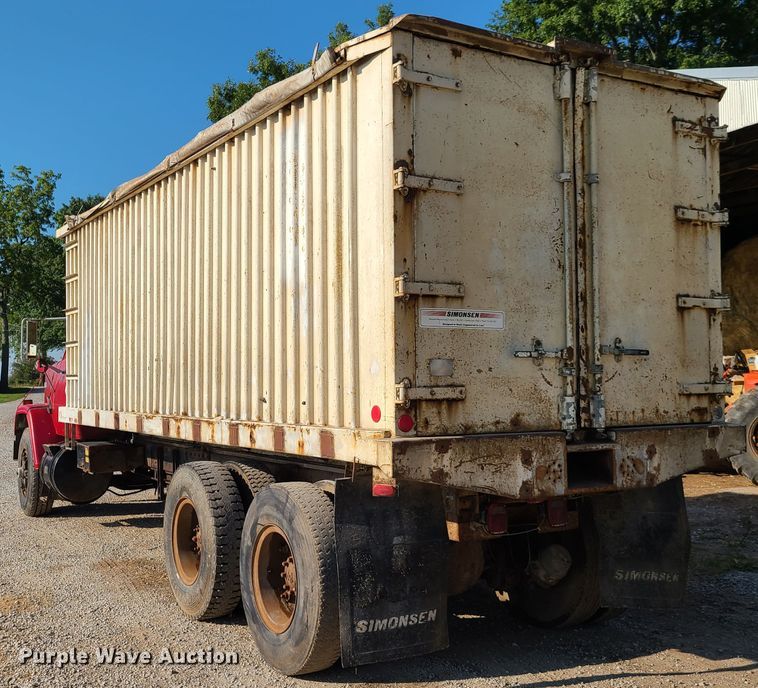 image for item GY9505 1979 GMC Brigadier  grain truck