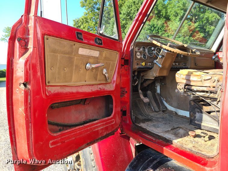 image for item GY9505 1979 GMC Brigadier  grain truck