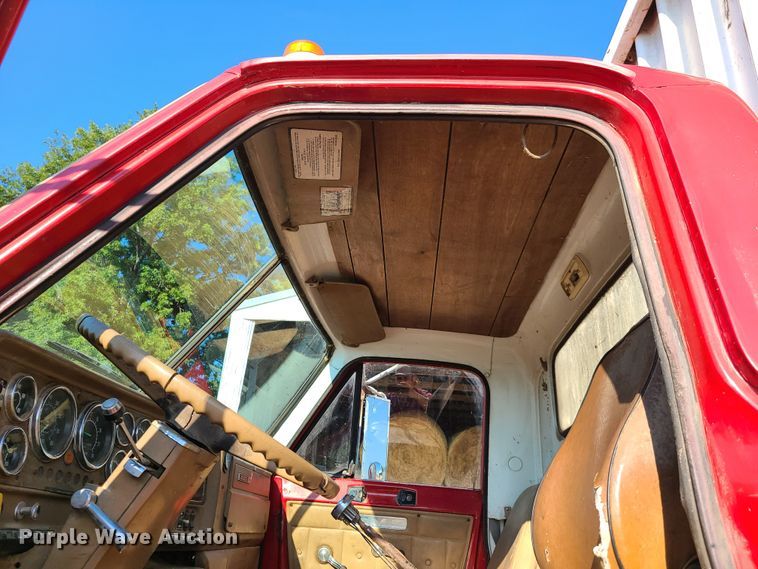 image for item GY9505 1979 GMC Brigadier  grain truck