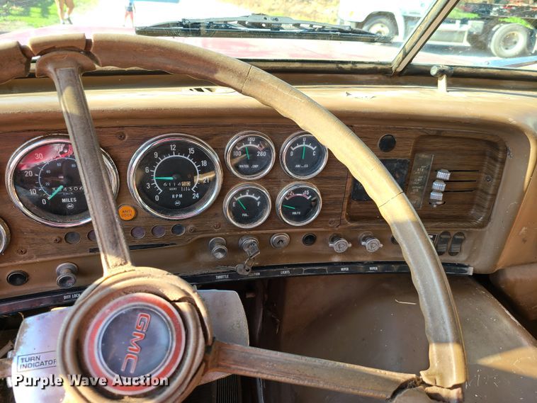 image for item GY9505 1979 GMC Brigadier  grain truck