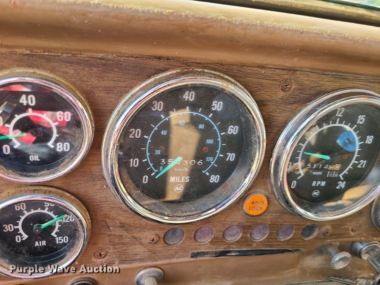 image for item GY9505 1979 GMC Brigadier  grain truck