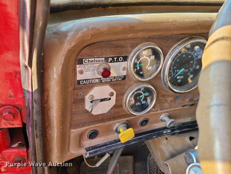 image for item GY9505 1979 GMC Brigadier  grain truck