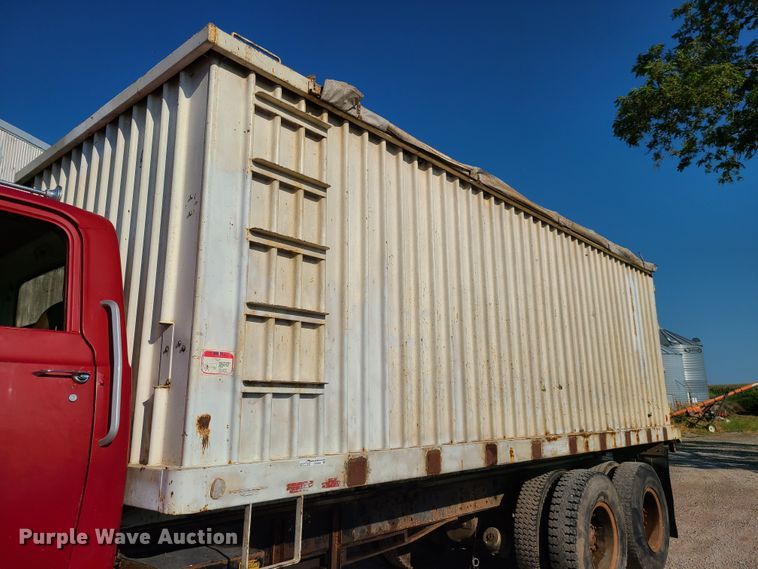 image for item GY9505 1979 GMC Brigadier  grain truck