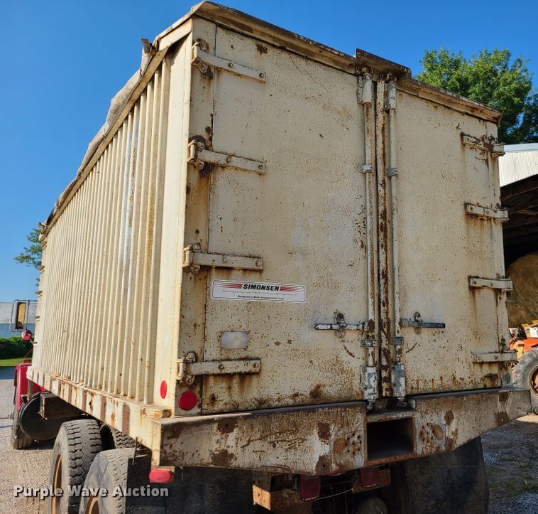 image for item GY9505 1979 GMC Brigadier  grain truck