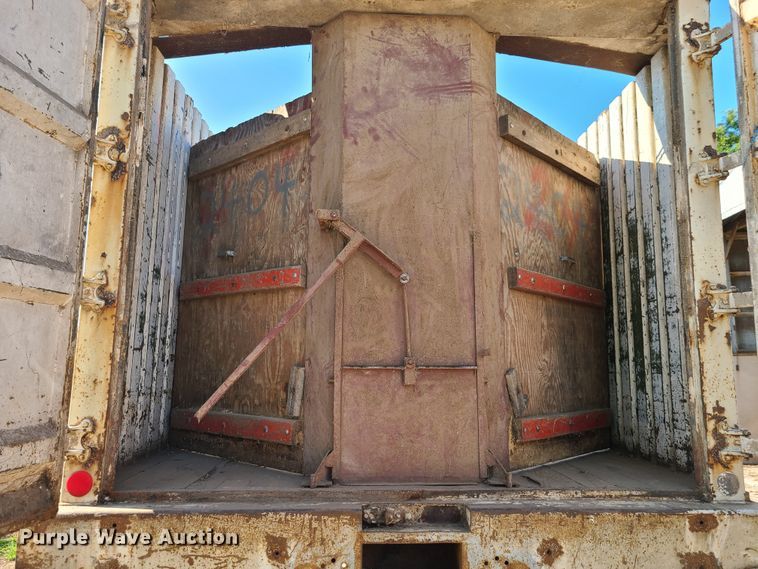 image for item GY9505 1979 GMC Brigadier  grain truck