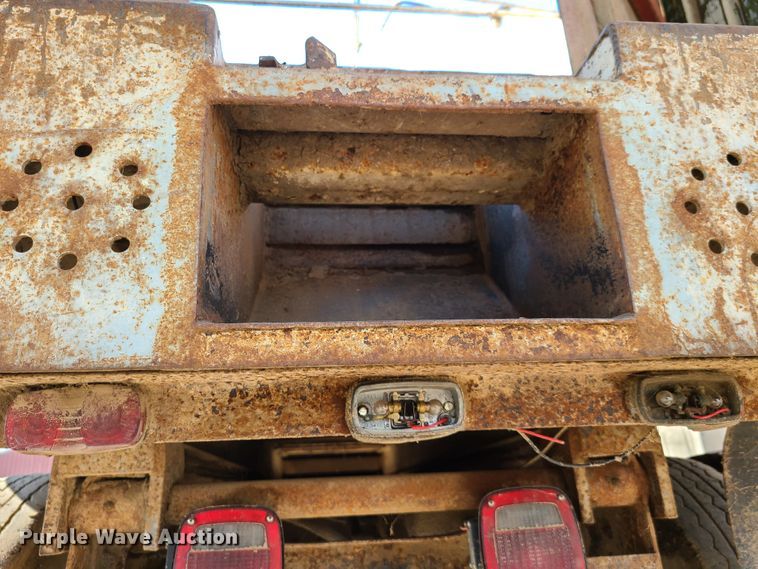 image for item GY9505 1979 GMC Brigadier  grain truck