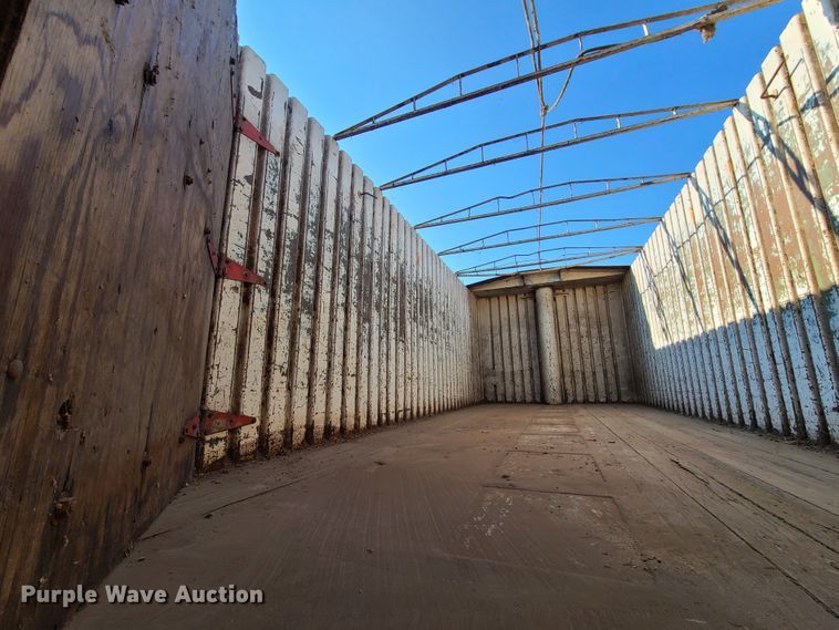 image for item GY9505 1979 GMC Brigadier  grain truck