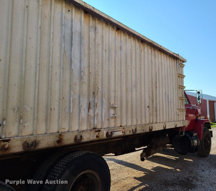 image for item GY9505 1979 GMC Brigadier  grain truck