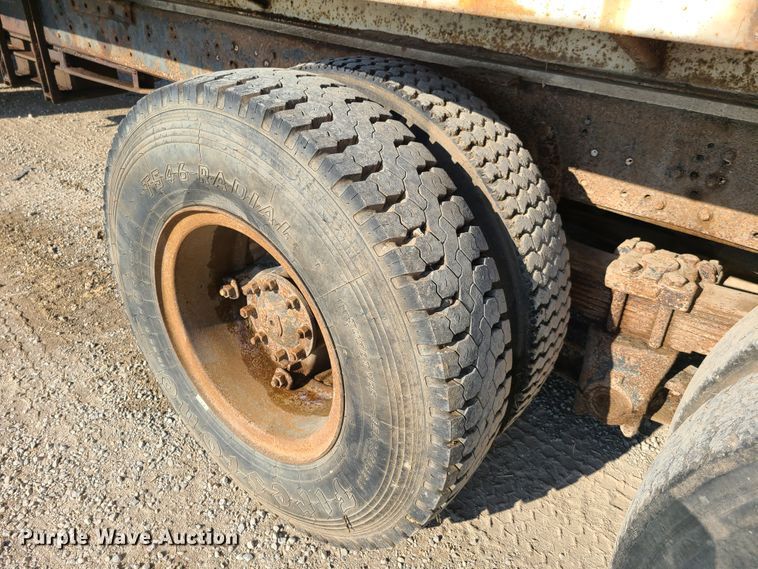 image for item GY9505 1979 GMC Brigadier  grain truck