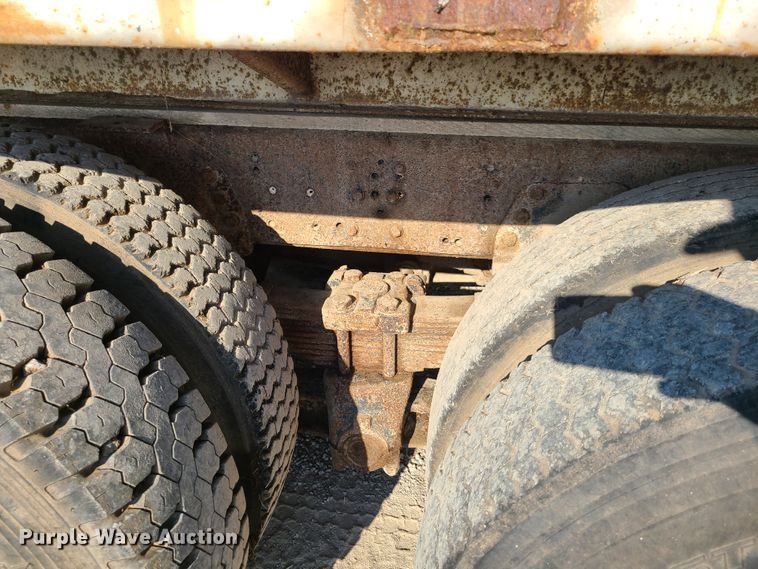 image for item GY9505 1979 GMC Brigadier  grain truck