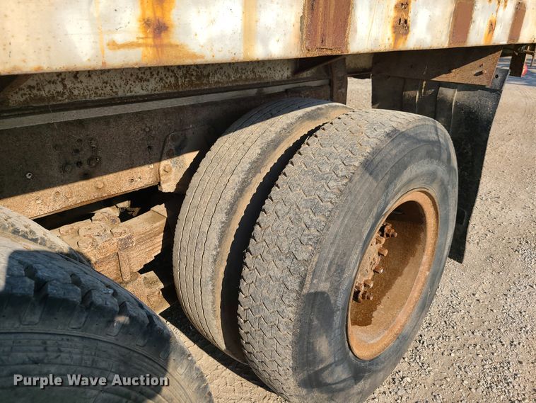 image for item GY9505 1979 GMC Brigadier  grain truck