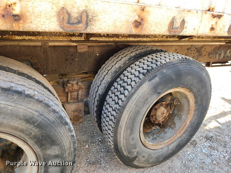 image for item GY9505 1979 GMC Brigadier  grain truck