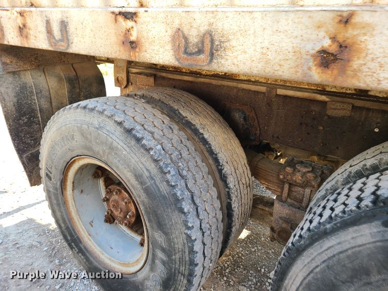 image for item GY9505 1979 GMC Brigadier  grain truck