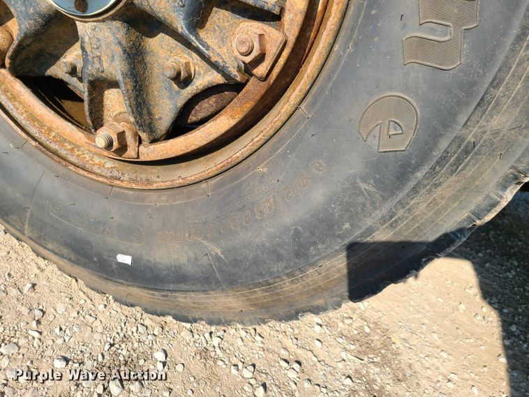 image for item GY9505 1979 GMC Brigadier  grain truck