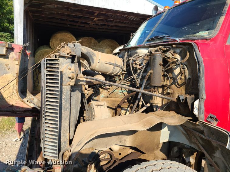 image for item GY9505 1979 GMC Brigadier  grain truck