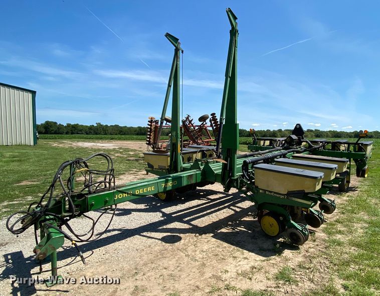 image for item HA9502 John Deere 7200 Max Emerge 2 planter