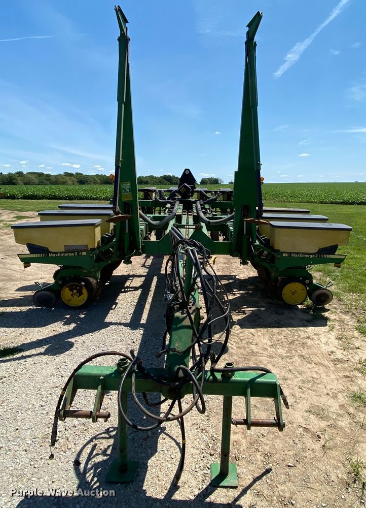 image for item HA9502 John Deere 7200 Max Emerge 2 planter
