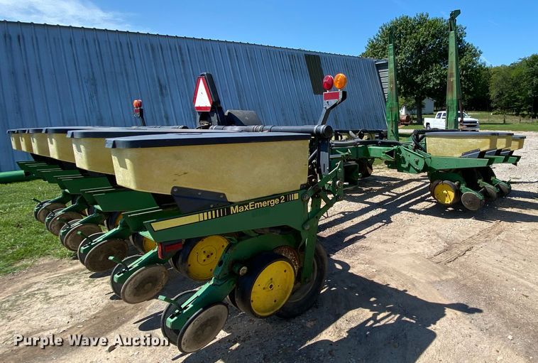 image for item HA9502 John Deere 7200 Max Emerge 2 planter