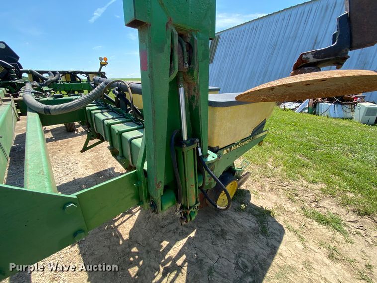 image for item HA9502 John Deere 7200 Max Emerge 2 planter
