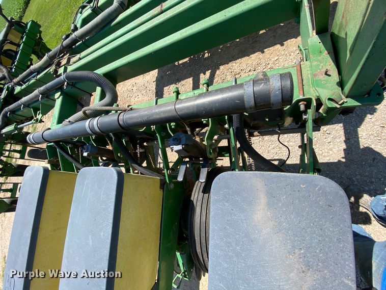 image for item HA9502 John Deere 7200 Max Emerge 2 planter