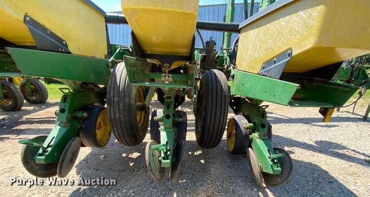 image for item HA9502 John Deere 7200 Max Emerge 2 planter