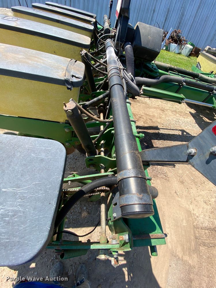 image for item HA9502 John Deere 7200 Max Emerge 2 planter