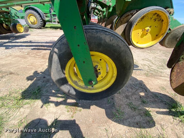 image for item HA9502 John Deere 7200 Max Emerge 2 planter